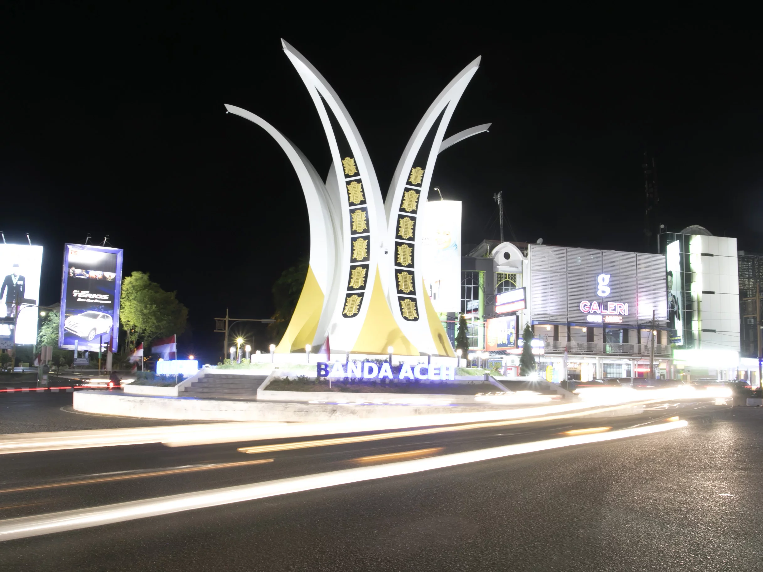 Tugu Simpang 5 Banda Aceh Indah dan Modern | Bakata